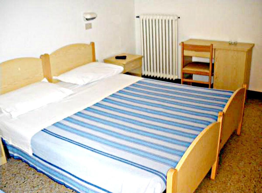 Hotel Ronconi Rimini Oda fotoğraf