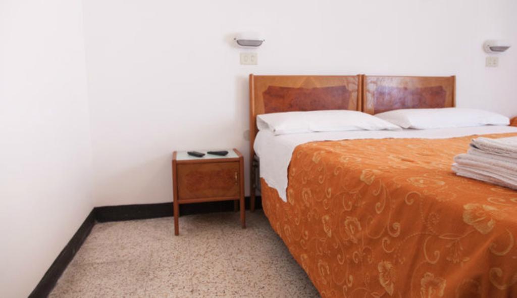 Hotel Ronconi Rimini Oda fotoğraf
