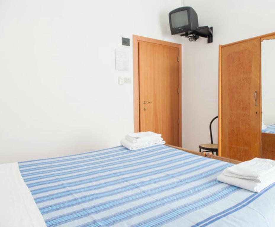 Hotel Ronconi Rimini Oda fotoğraf
