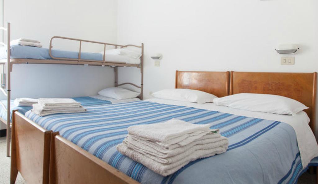 Hotel Ronconi Rimini Oda fotoğraf