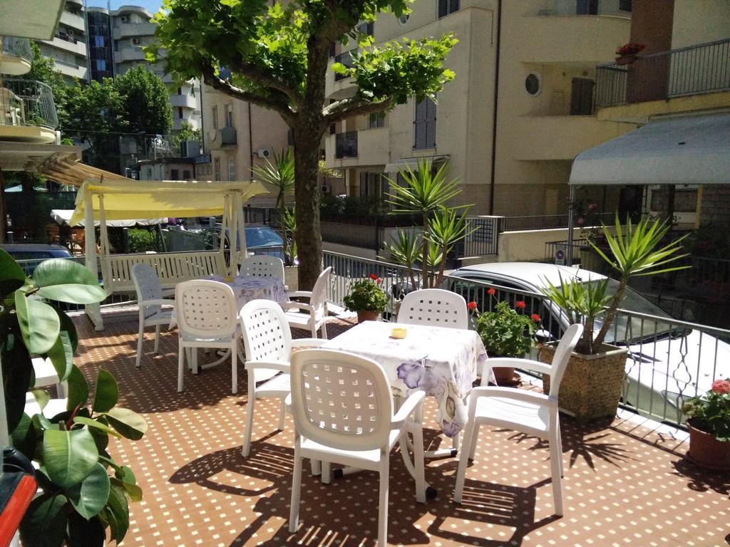 Hotel Ronconi Rimini Dış mekan fotoğraf