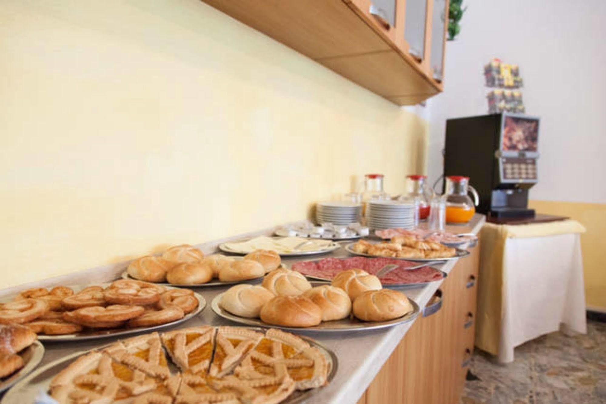 Hotel Ronconi Rimini Dış mekan fotoğraf